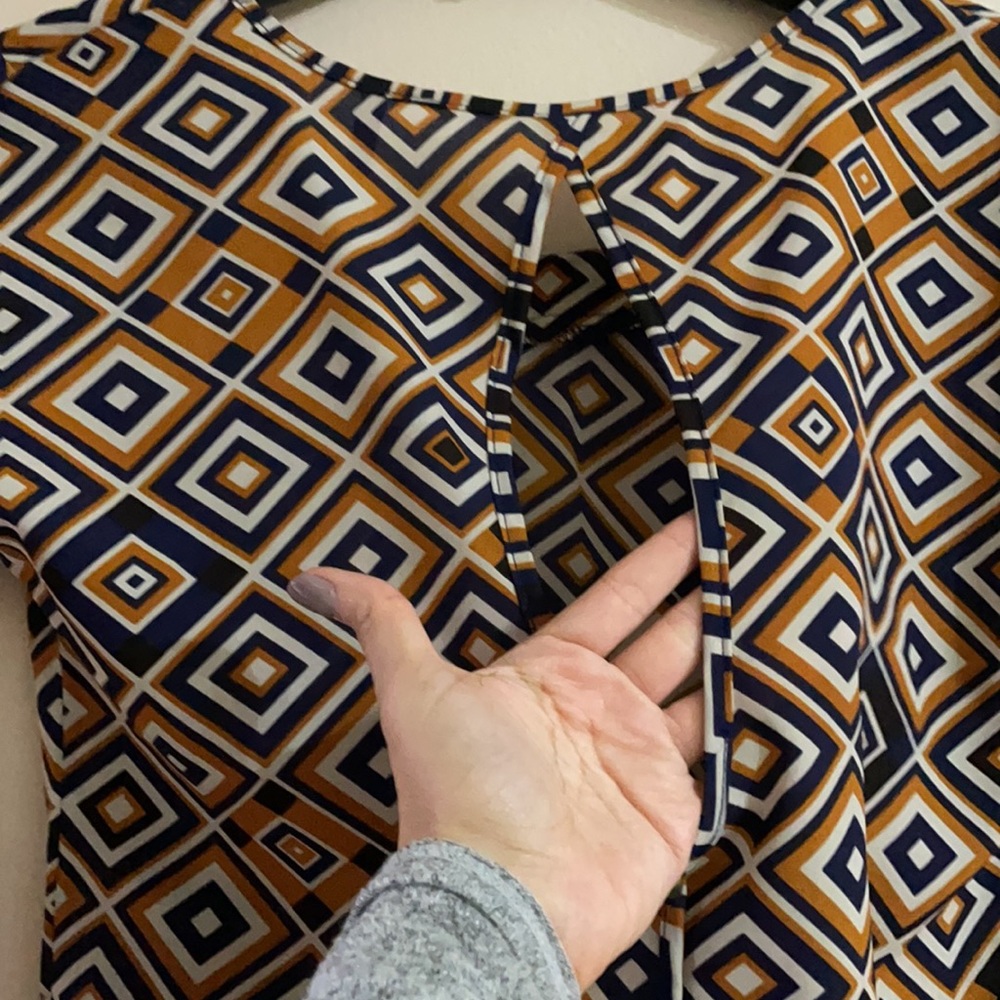 Geometric pattern top - Picture 3 of 9